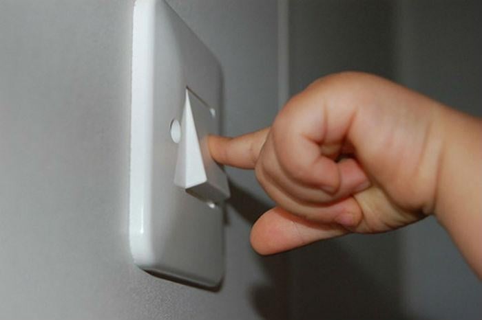 Tắt các thiết bị điện khi ra khỏi nhà là những bước đơn giản nhưng rất quan trọng để tiết kiệm điện