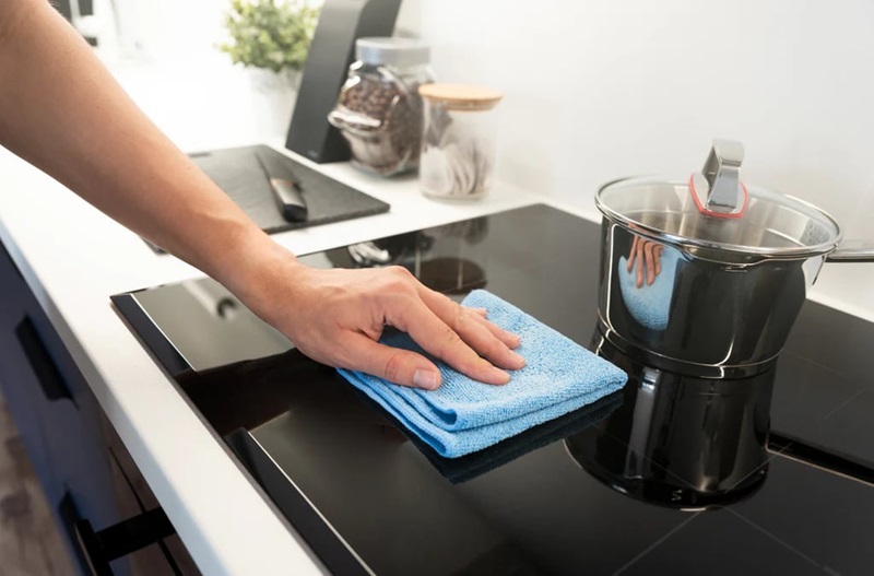 Vệ sinh đúng cách – giữ bếp điện luôn như mới